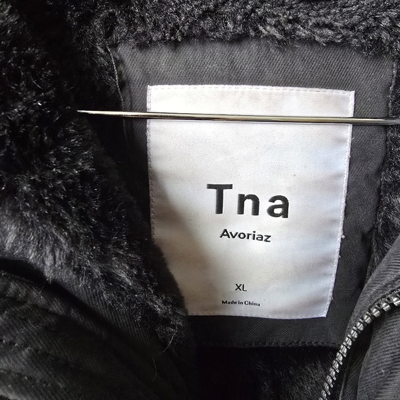 Aritzia TNA Avoriaz Parka Goose Down
Water Wind Proof Winter Jacket
Womens XL - Picture 8 of 16